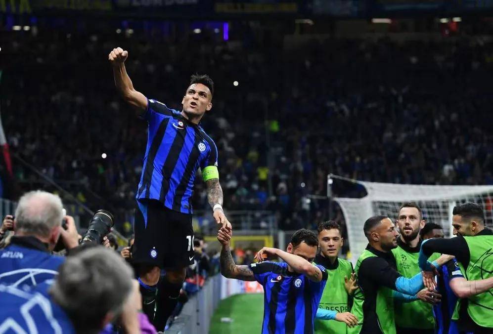 他们不仅展 他们不仅展