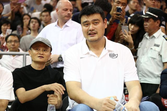 图赫尔衣着