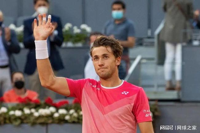 国足抵达巴林：首发阵容浮出水面 目标至少拿一分.