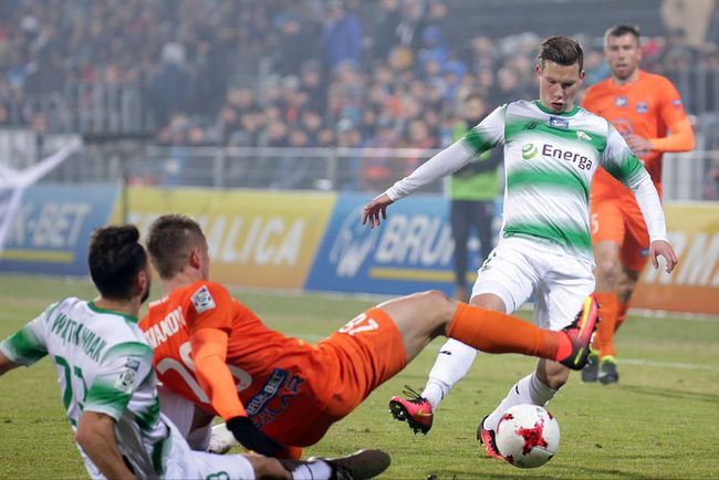 而是根据队 而是根据队